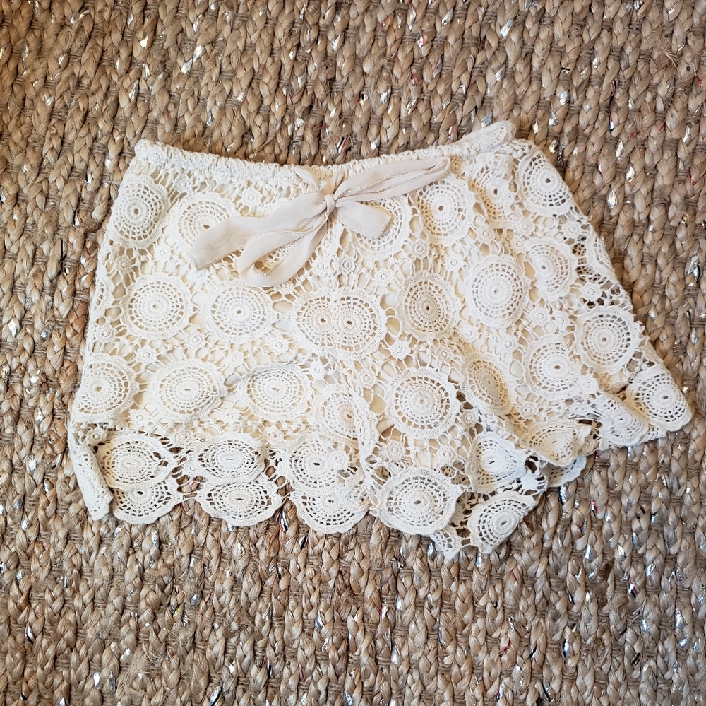 Cream Colored Lace Shorts size Small